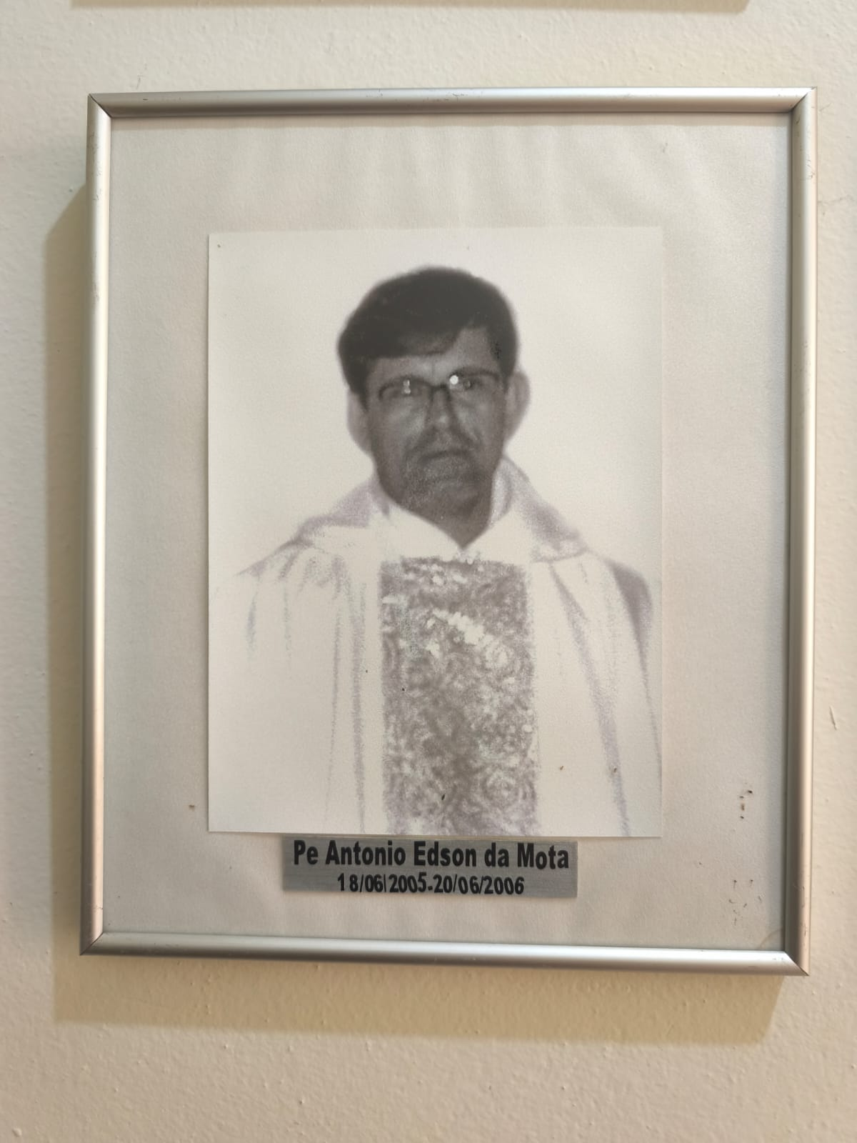 Foto emoldurada de Pe. Antonio Edson da Mota