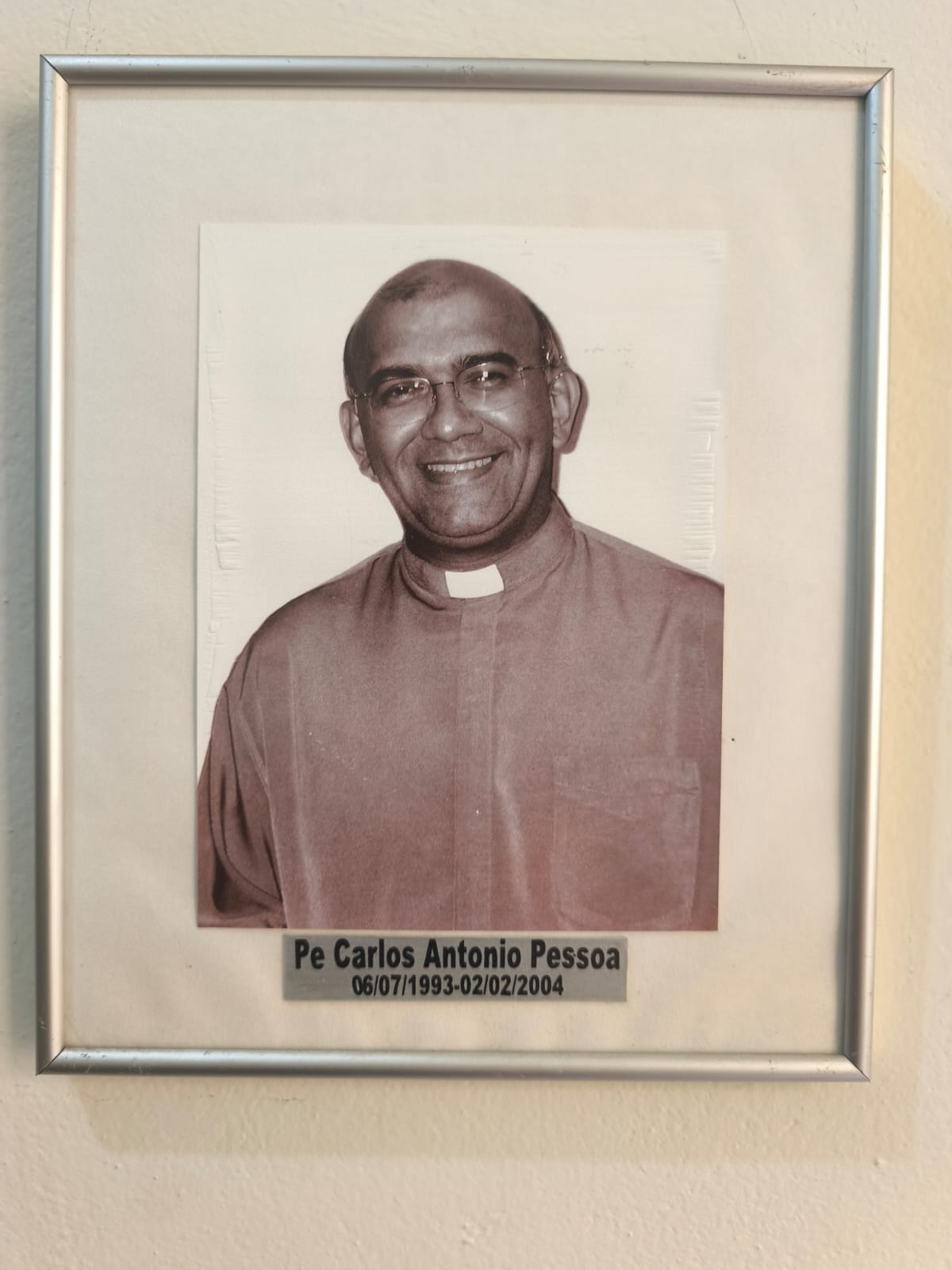 Foto emoldurada de Pe. Carlos Antonio Pessoa