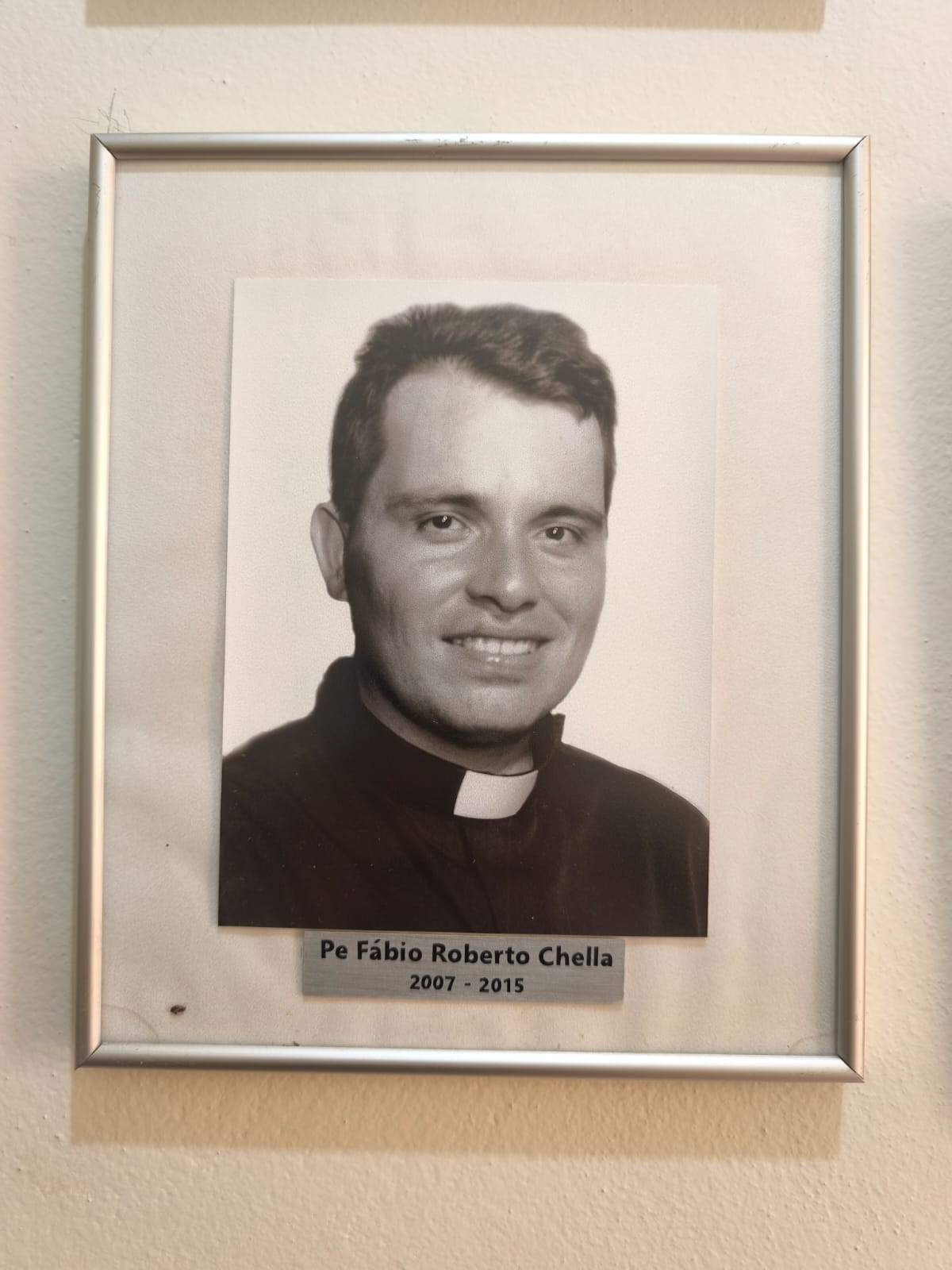 Foto emoldurada de Pe. Fábio Roberto Chella